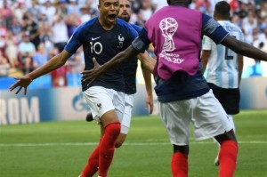  姆巴佩梅开二度助球队逆转图卢兹  