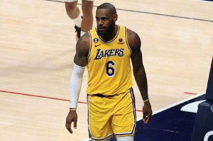  八村塁26分湖人险胜雷霆  