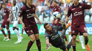  国米锋霸,双响炮轰破尤文大门  