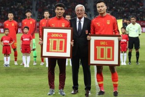  尼斯中场大师达成三百场里程碑 获定制纪念球衣  