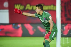  那不勒斯痛失榜首，金玟哉失误致关键丢球  