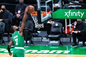  凯尔特人豪取十连胜领跑  