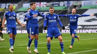  孙兴慜造乌龙+点射热刺主场险胜水晶宫保前四