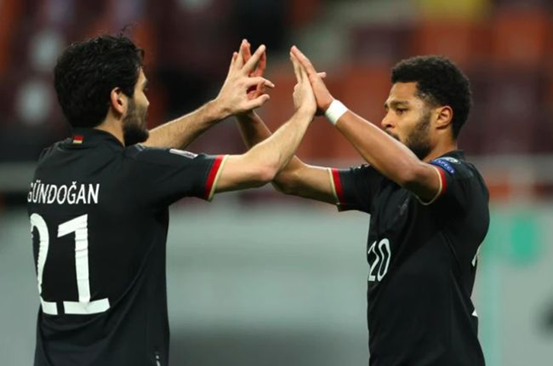  索肖前锋抓住稍纵即逝机会，单刀赴会冷静推射得手